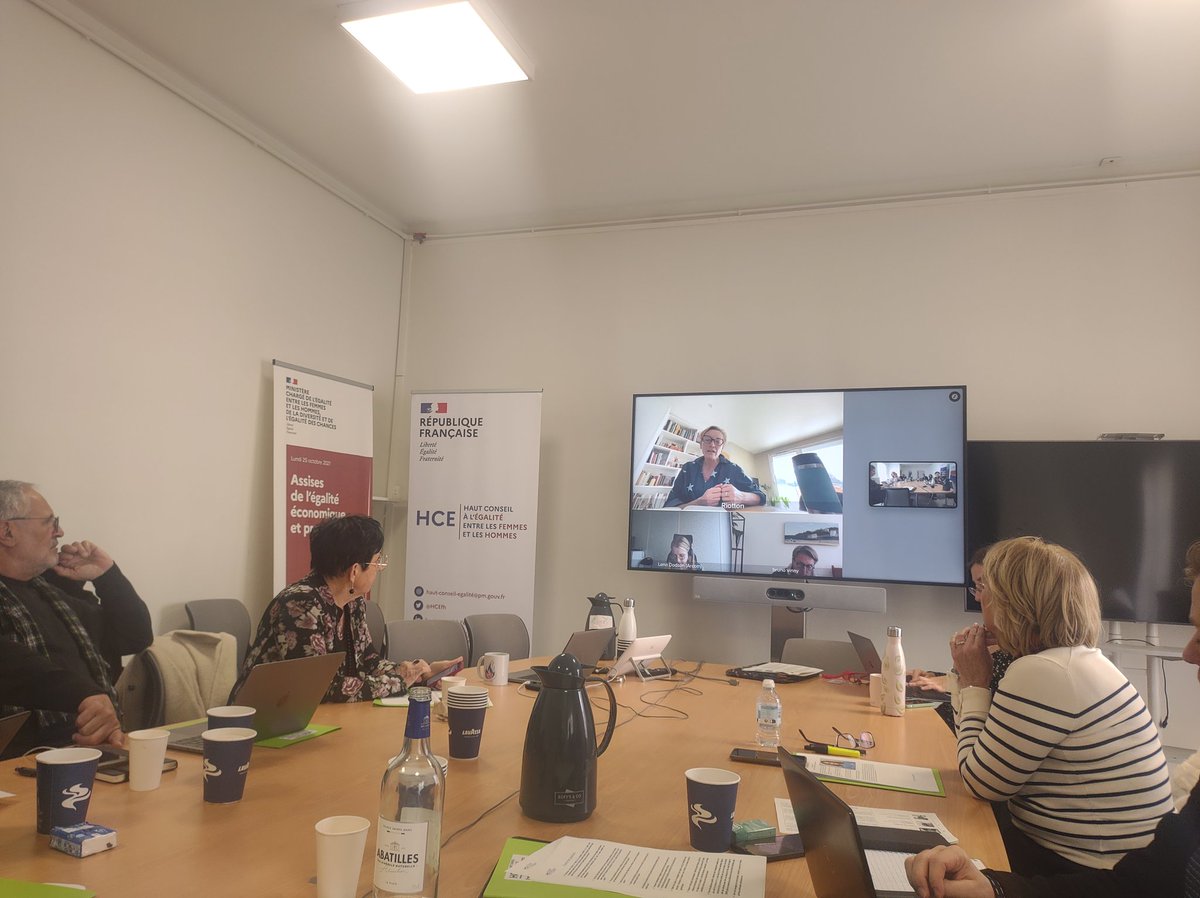 Les associations en charge de promouvoir l'égalité dans le sport et le sport féminin à l honneur lors de la seconde réunion de la commission parité du <a href="/HCEfh/">Haut Conseil à l'Egalité</a> <a href="/EgalSport/">Egal Sport</a> <a href="/LesDegommeuses/">⚽️Les Dégommeuses✊🏾</a> <a href="/SPBrossolette/">Sylvie Pierre-Brossolette</a> <a href="/olireine/">lepinay reine claude</a> <a href="/V_Riotton/">Véronique Riotton</a>