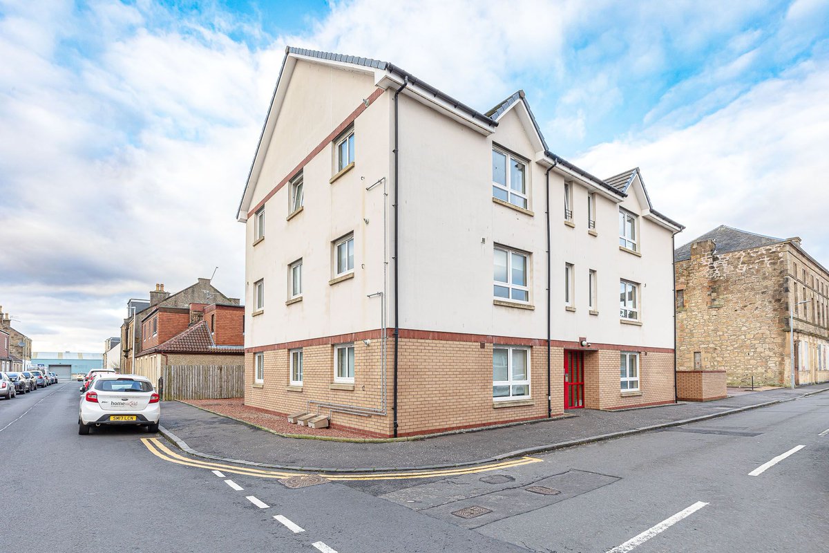ForthResLetting's tweet photo. We have had lot of interest in this 2 double bedroom property in Falkirk.  Western Avenue is available immediately at £775 per month.  Contact us to reserve one of the last viewing slots. https://t.co/PLf5GpZb3L