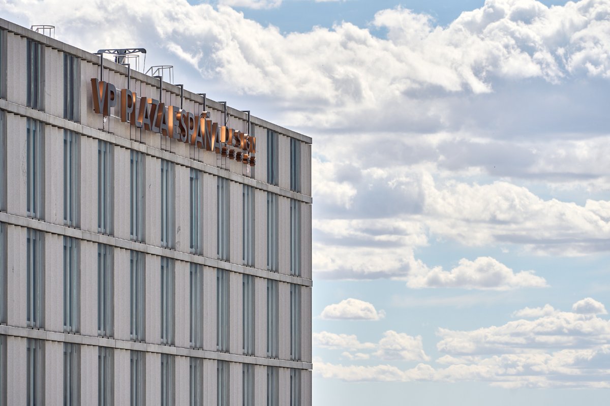 Estás a un paso de tocar el cielo de Madrid ⛅ #vpplazaespañadesign

#madrid #arquitecturamadrid #artemadrid #escultura #luxuryhotel #vpplazaespaña #hotelmadrid #tourism #turismomadrid