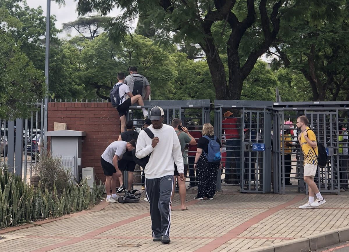 PDBYMedia's tweet photo. Classes at UP move online. 

Following two days of protest around the UP Hatfield campus, a decision was made to move classes online temporarily. 

https://t.co/sC2IGQhXWd https://t.co/Px31mAOMUU