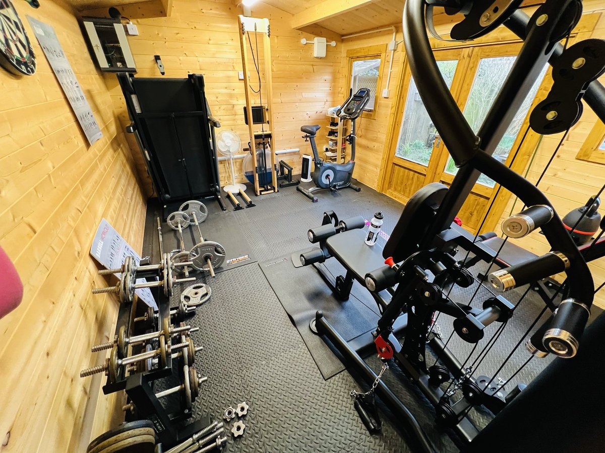 I looked in the mirror this morning and the little voice said “Look, I know you’re a late starter but that excess Xmas weight isn’t going to shift itself”

Better late than never !! #Homegym