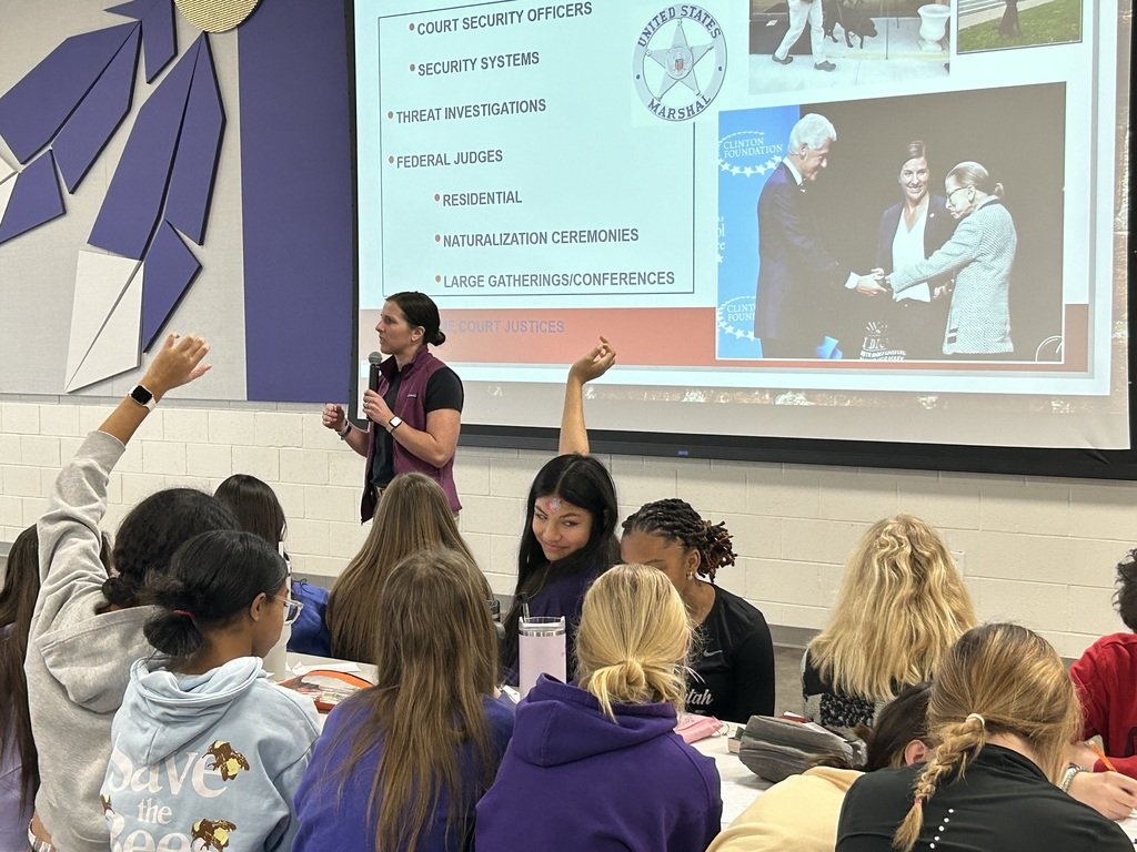 MMS AVID students listened as Deputy US Marshal Alred shared her experience on the oldest law enforcement agency in the US.
#19EveryStudent