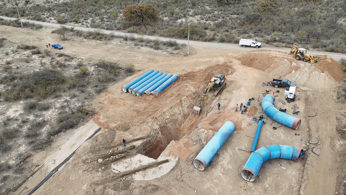 RECSA_MX's tweet photo. 💧Estamos trabajando en la instalación de tubería en el #Acueducto #ElZapotillo-El Salto, en #Jalisco.
#RECSA30
#ConstruyendoElFuturo https://t.co/haOE2EACj0