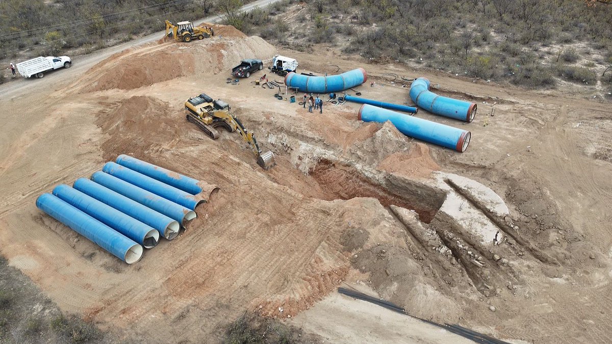 RECSA_MX's tweet photo. 💧Estamos trabajando en la instalación de tubería en el #Acueducto #ElZapotillo-El Salto, en #Jalisco.
#RECSA30
#ConstruyendoElFuturo https://t.co/haOE2EACj0