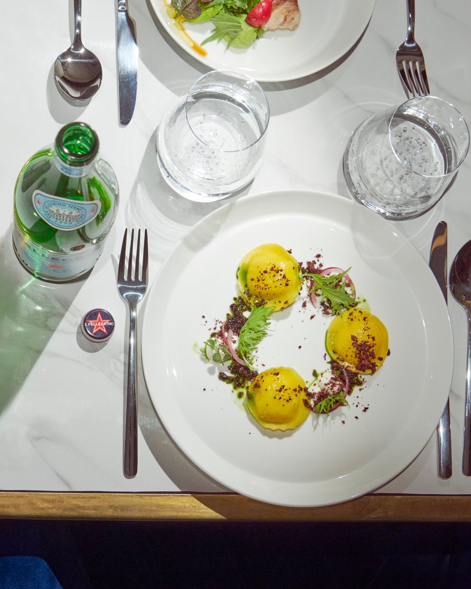 Whether it's a simple meal or an extravagant feast, S.Pellegrino is always a perfect addition to any table.

#sanpellegrino #dinner #finedining