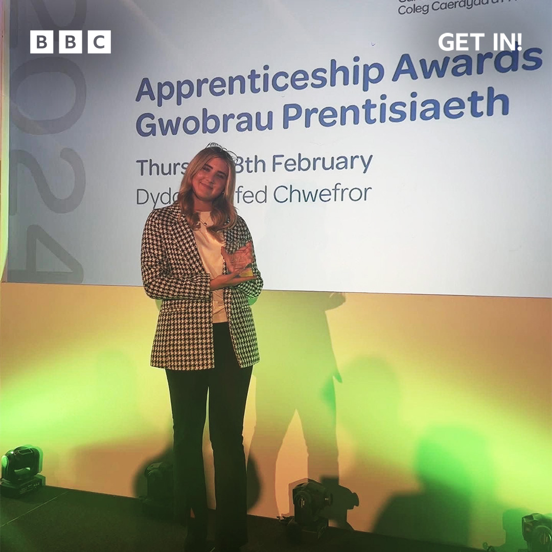 BBC Apprentice, Eleri Griffiths, won 'Journalism Apprentice of the Year' at the Cardiff & Vale College Apprenticeship Awards! Eleri says: “I am so happy to have won. There have been a few challenges along the way but I am so, so proud of what I’ve achieved.” Well done Eleri! 🎉