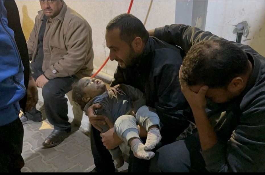 BREAKING | Escalated violence in Gaza:

• 6 people killed by Israeli artillery fire in Khan-Younis

• 20 killed so far in Deir Al-Balah displacement camps airstrike 

• 6 killed in Rafah airstrike 

Death toll and number of injuries are expected to rise.