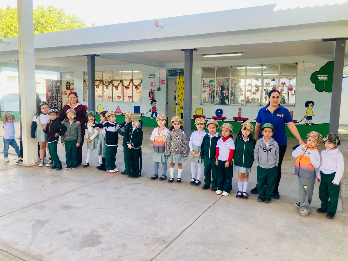 DifCajeme's tweet photo. 🧑👧🪖 En conmemoración al Día del Soldado, niñas y niños de CADI 1 junto a elementos del 60 Batallón de Infantería llevaron a cabo significativos honores a la bandera, en compañía de su distinguida banda de guerra y escolta oficial. 

#DIFCajeme #cadi1 #DiaDelSoldado https://t.co/feSxucdetA