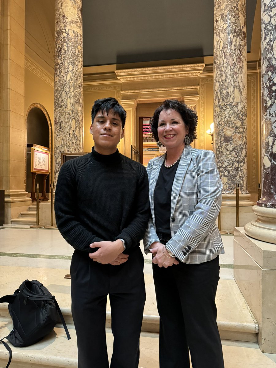 My #CapitolPathways intern met a bunch of AMAZING leaders today at the Capitol. Thank you 4 ur time & kindnesses @MayorCarter, Senators @ZaynabMMohamed, @MaryKunesh9 & Westin! #mnleg 

@CitizensLeague CP is a paid policy internship for Native/POC students citizensleague.org/projects/minne…