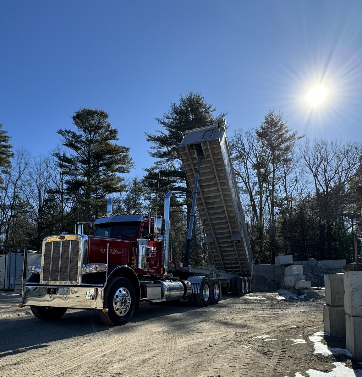 SheaConcrete's tweet photo. Our @PeterbiltMotors &amp; @MACTrailerMFG combo getting some Vitamin D ☀️ on this “Teamwork Tuesday” 🇺🇸 … Teamwork makes the dream work #february2024 #precastconcrete #thesheaway #peterbilt #mactrailer #madeintheusa🇺🇸 #teamworkmakesthedreamwork https://t.co/JYrNBoFtlG