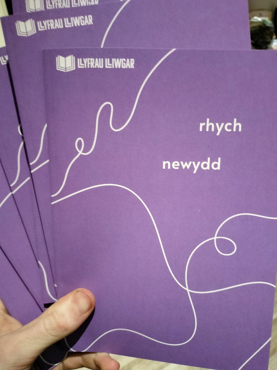 Llyfrau Lliwgar tweet media