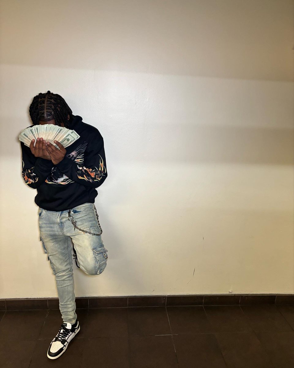 him$kiii tweet media