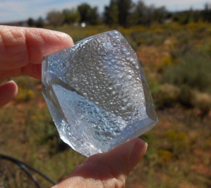 RockLadyRocks's tweet image. Siberian #bluequartz with an inclusion of #Cobalt was developed to be an excellent stimulant for the #thirdeye and the #psychicsense ! 25% off orders &amp;amp; free instead USPS mail in the USA at my #etsyshop! #crystalshop #crystals mountainpoodle.etsy.com/listing/157692…