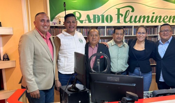 #BABAHOYO 
@fluminenseradio
"Noticiero Clarito Está con Francisco Mero"
Delegación Profesionales del Derecho.
@arbelaeab Presidente @colegiodeabogadoslosrios, Presidente Federación Abogados Ecuador.
Felicidades en su Día Clásico.
Gracias Lcda @odettcamacho Comunicadora del Gremio