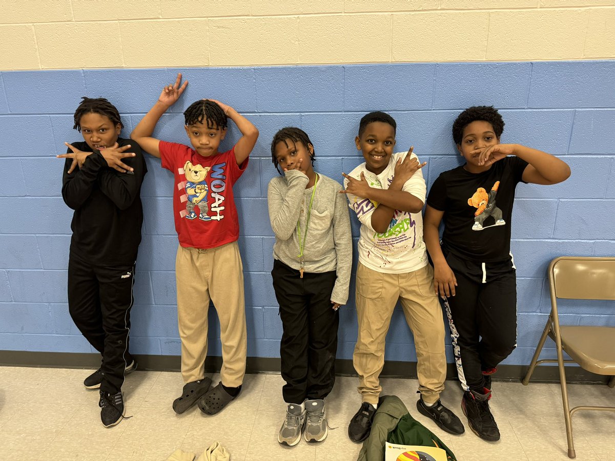 KeithElkins2's tweet image. My crew of heroes @ Dr brown elementary #MakeADifference  #FutureLeaders  #heroproject #bethechange
