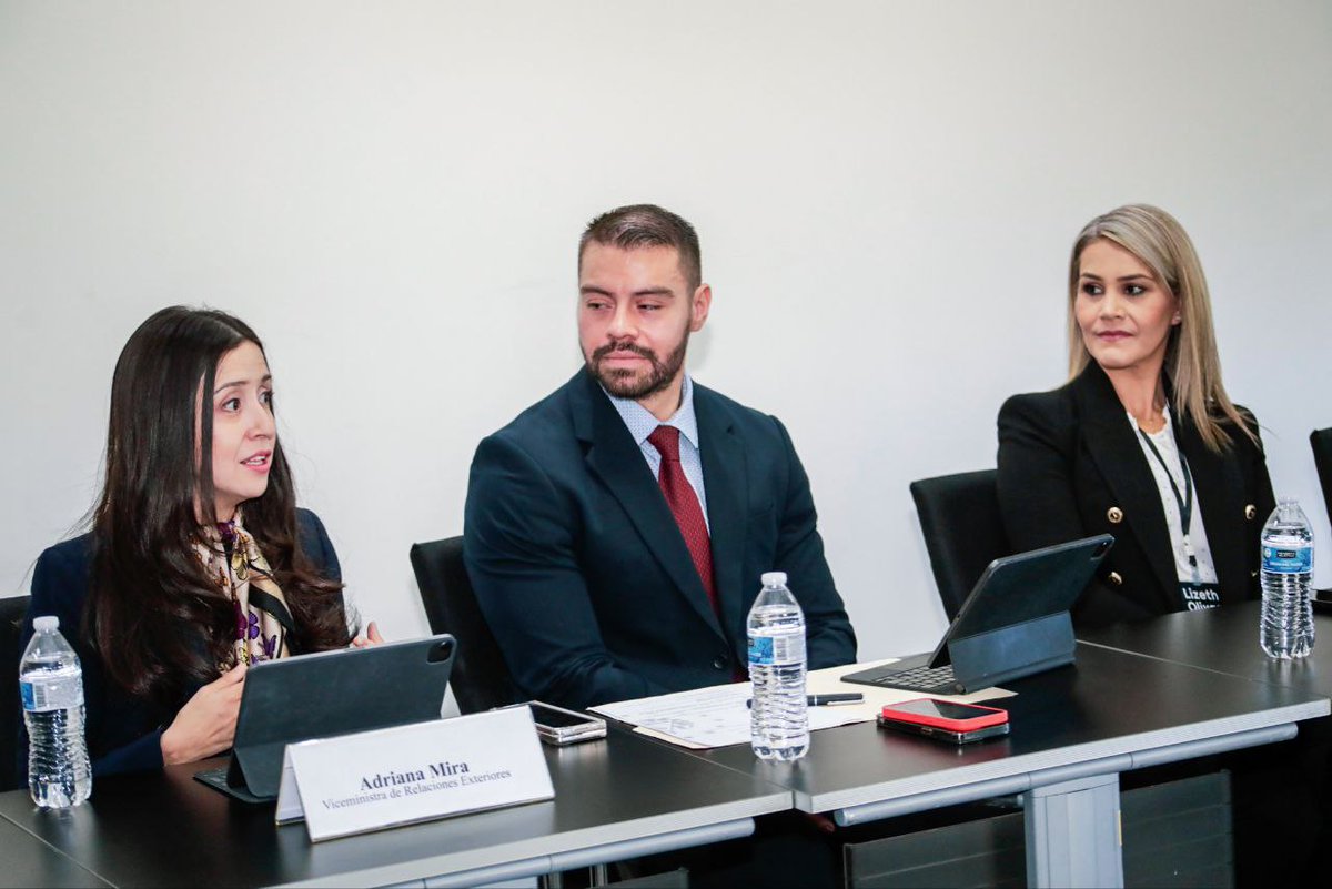 cancilleriasv's tweet photo. La visita de esta delegación fue posible gracias a las gestiones y acercamientos realizados por la @EESAenEEUU.

De igual manera, el interés de este grupo empresarial es motivado por las importantes transformaciones que experimenta nuestro país en materia económica y social. https://t.co/s17oMaECte