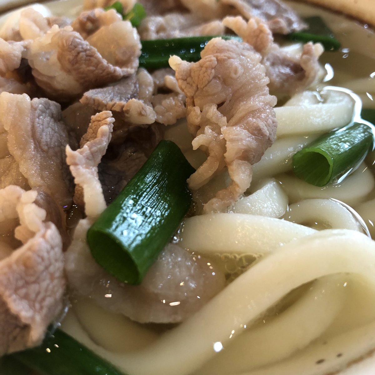 🎟️牛ねぎうどん¥840

#長く愛されるうどん屋  #うどん好き　 
#同じ釜の飯　#うどん讃香　
#慶応仲通　#建築会館　
#田町ランチ　#田町うどん　
#期間限定 #うどん

気をつけて
食べに来てください🙏