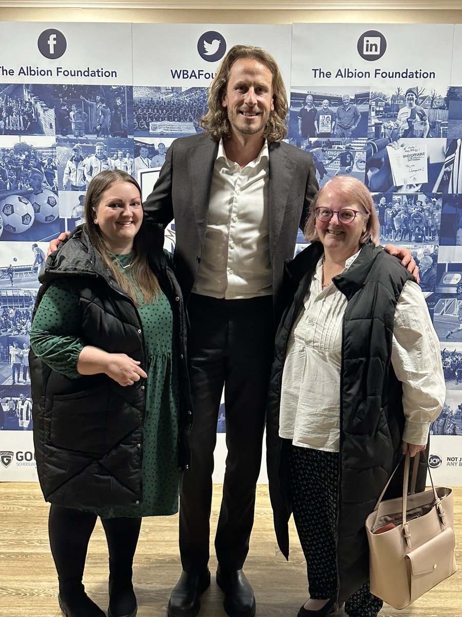 If ever I need a reminder of how short me and <a href="/ashley_sandra/">NotQuiteRetired</a> are I’ll just use this picture for reference 👀 <a href="/J_OlssonViasat/">Jonas Olsson</a> <a href="/WBA/">West Bromwich Albion</a> <a href="/WBAFoundation/">The Albion Foundation</a>