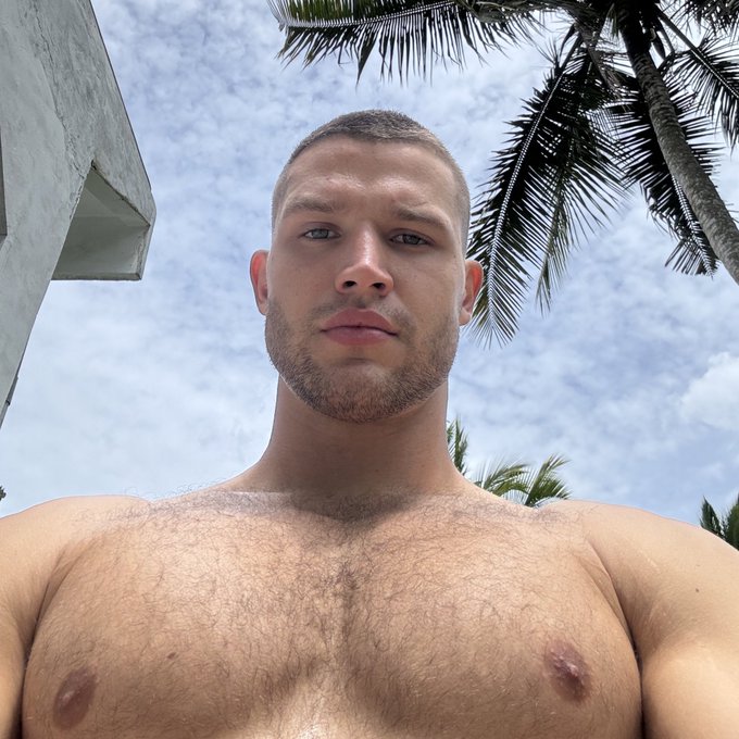 What&rsquo;s up ? 🌞 https://t.co/5T9CQeKTXz