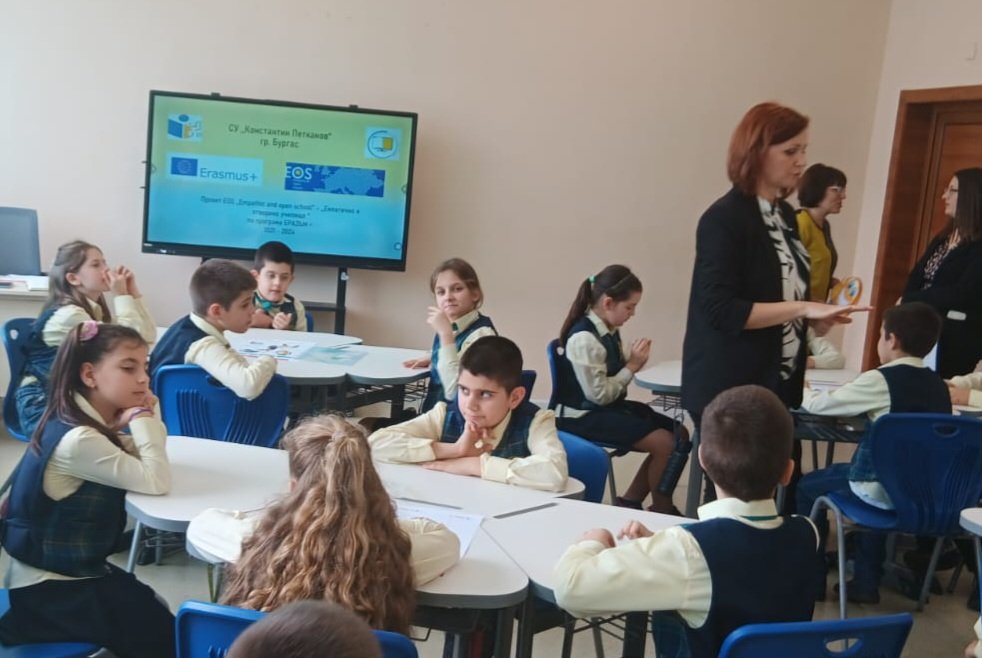 Mobilité EOS organisée par l'Inspectorat de Burgas en Bulgarie. 5 jours de travail, objectif: penser la pérennité du projet à travers la certification aux livrables (Open badges) et une mise en œuvre systémique à toutes les échelles de l établissement scolaire.
<a href="/EUErasmusPlus/">Erasmus+</a>
