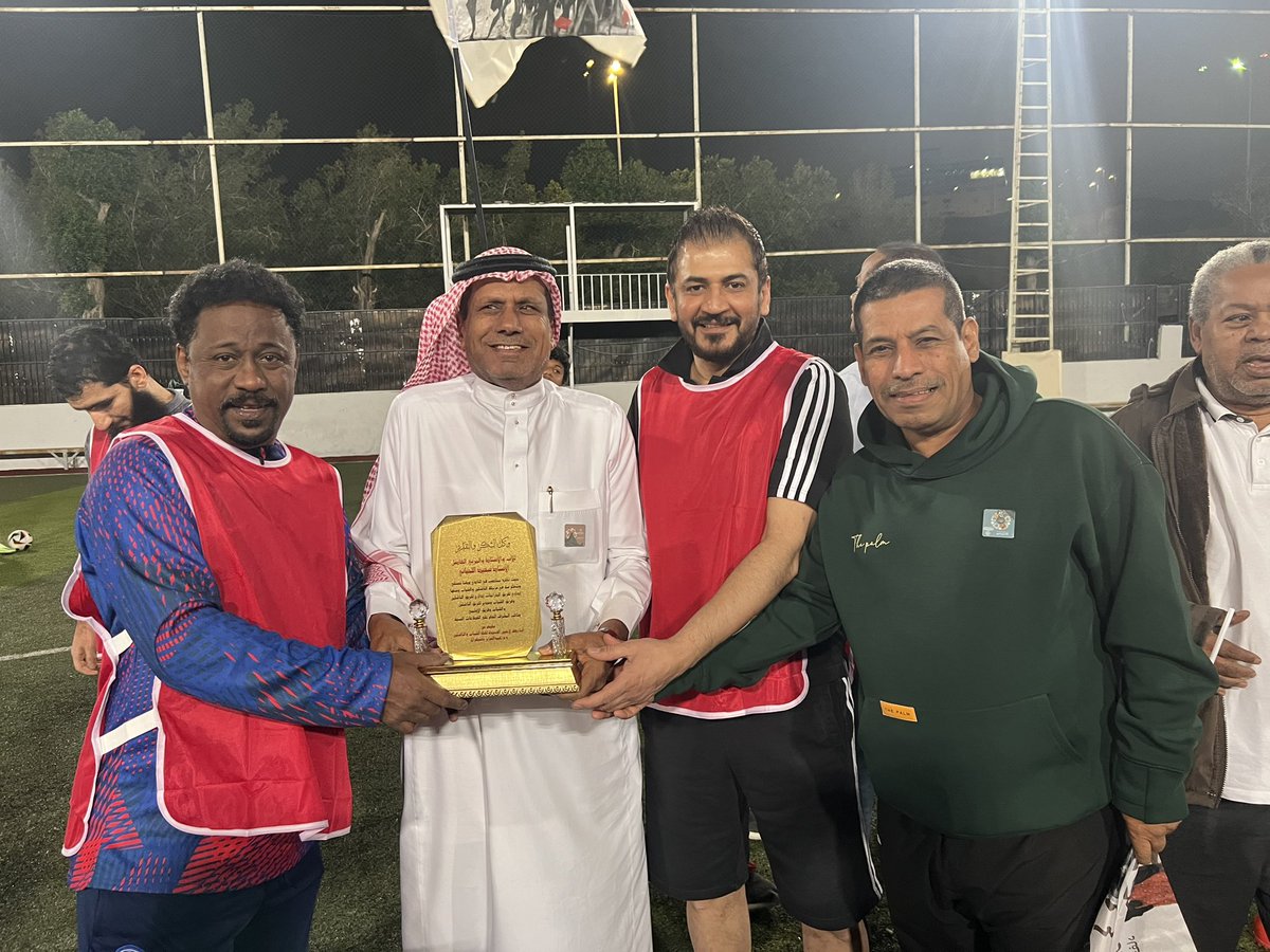 تكريم الاستاذ عبد الله القرشي ابو يزيد مدير المركز الاقليمي لاكتشاف المواهب بالمنطقة الغربية والجنوبية 
في تمرين الاثنينية باشراف م/ عبد العزيز باسكران و ا/ وهيب السليماني  في احتفالية  المجموعة قبل التمرين بمناسبة يوم التاسيس السعودي وتم تقديم هدايا تذكارية لجميع الحاضرين