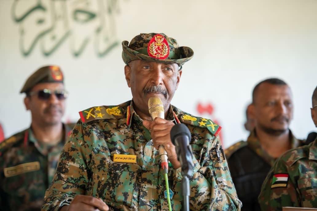 قال رئيس مجلس السيادة القائد العام للقوات المسلحة الفريق أول ركن عبدالفتاح البرهان إن المعركة أخذت طابع مختلف عن العشرة أشهر الماضية وأصبحت الآن المعركة لازمة وواجبة، لأنهم ذهبوا للسلام في جدة وتم الاتفاق  على كثير من الالتزامات والعهود لكن لم ينفذها أحد مشدداً