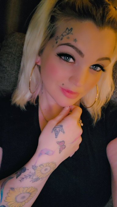 Getting a new tattoo today! Can you guess what it is? #tatted #Newink #inked https://t.co/ACa3PC8HVI<a href="/tag/inked"class="tags"><span>#inked</span></a><a href="/tag/newink"class="tags"><span>#newink</span></a><a href="/tag/tatted"class="tags"><span>#tatted</span></a>