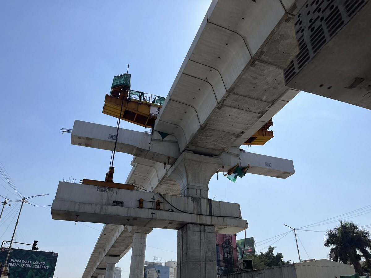 DEVESHS67071822's tweet image. 🚨#PuneMetro - 249 

📍Updates from Shivaji Nagar - Hinjawadi Metro Line 

🔸Trial Runs expected b/w  Wakad and Hinjawadi by Sep 24

🔸Span erection has gained momentum all over the line

🔸Pune University Double Decker Flyover work has gained pace 🚨

@MetroPuneri #Pune #Contd