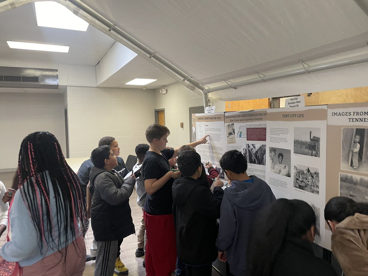 BeyondBellFCPS's tweet photo. Oakland Elementary 5th graders viewing Tent City! They asked great questions about what happened. Growing minds. 
@OESrockSTARS  @FCPSchoolsTN https://t.co/5nPqkp4CWv