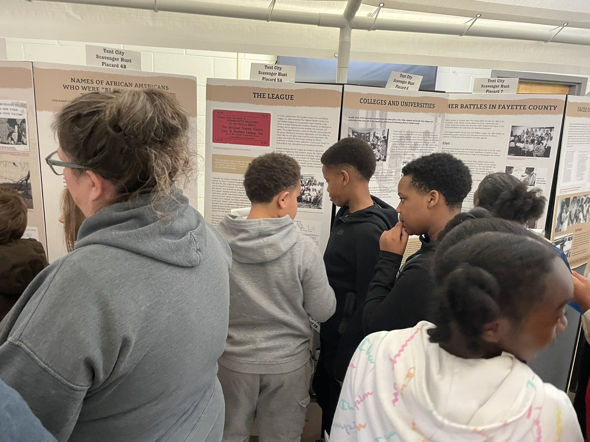 BeyondBellFCPS's tweet photo. Oakland Elementary 5th graders viewing Tent City! They asked great questions about what happened. Growing minds. 
@OESrockSTARS  @FCPSchoolsTN https://t.co/5nPqkp4CWv