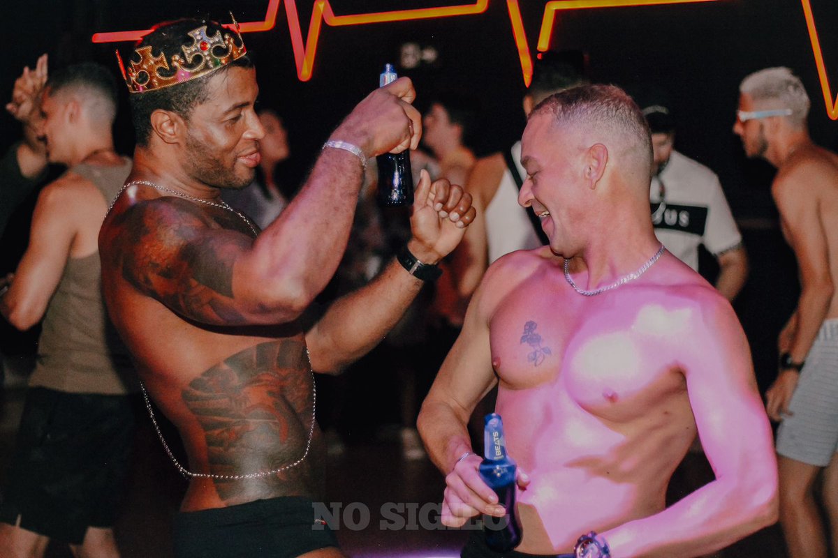 Está foto , com o meu amigo <a href="/rickverissimo_/">RICK VERISSIMO</a>  na festa da @Mete_Galla , tirado pelo @no_sigilo_ofc , ficou na hora
<a href="/BHMachos/">DIVULGAÇÃO BH - 50K</a> <a href="/BoysOficialBH/">Boys Oficial BH</a>