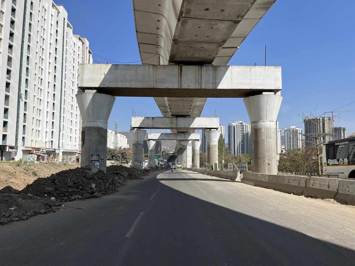 DEVESHS67071822's tweet image. 🚨#PuneMetro - 249 

📍Updates from Shivaji Nagar - Hinjawadi Metro Line 

🔸Trial Runs expected b/w  Wakad and Hinjawadi by Sep 24

🔸Span erection has gained momentum all over the line

🔸Pune University Double Decker Flyover work has gained pace 🚨

@MetroPuneri #Pune #Contd