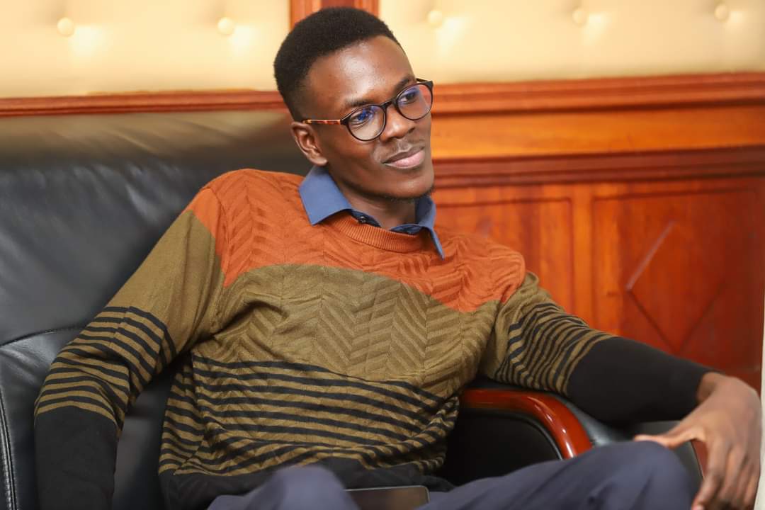 KIMANIICHUNGWAH's tweet photo. This evening, I met Kevin Omondi Onyango, a remarkable young man hailing from Uriri Constituency, Migori County, alongside area MP, Mark Nyamita. Kevin, a 2019 graduate of Masai Mara University with a BA in Economics and a CPA-K, embodies a true embodiment of determination. https://t.co/lbSMEPfrm5