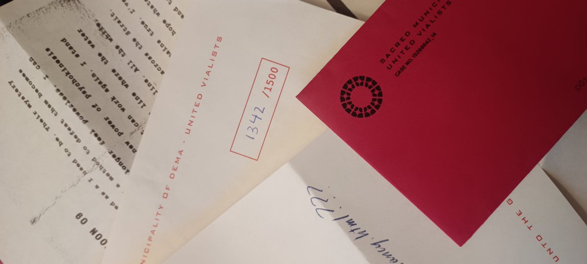 Addictwithamig1's tweet photo. OK OK STOP TWENTY ONE PILOTS CONTENT !!
JUST LOOK WHAT MY MOM FOUND IN OUR MAILBOX TODAY !! We live in France with my sister (also a clikkies), and many people think that maybe, we're the first french clikkies to receive this letter from Dema ?? I can't breathe 
#twentyonepilots https://t.co/0WIIFp2mvF