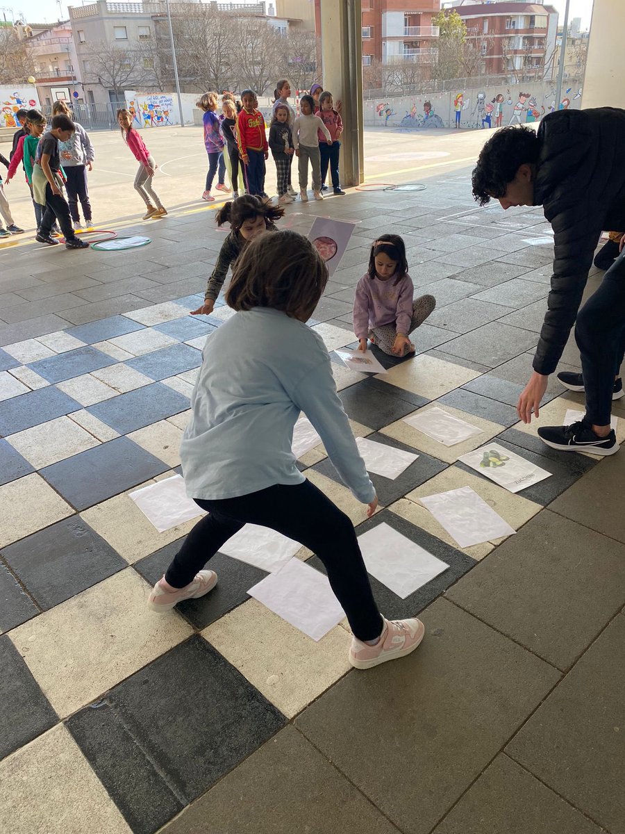 cebllob's tweet photo. 🟢 Promoció - Activitats Centres Educatius
Aquesta setmana hem realitzat el taller #BeActiveBeHealthy a l'escola @MontserratinaV de #Viladecans .
L’ objectiu d’aquest taller és promoure els hàbits saludables + l'activitat física en 🇬🇧 i sobretot gaudir en moviment! https://t.co/IiQurZd9a2