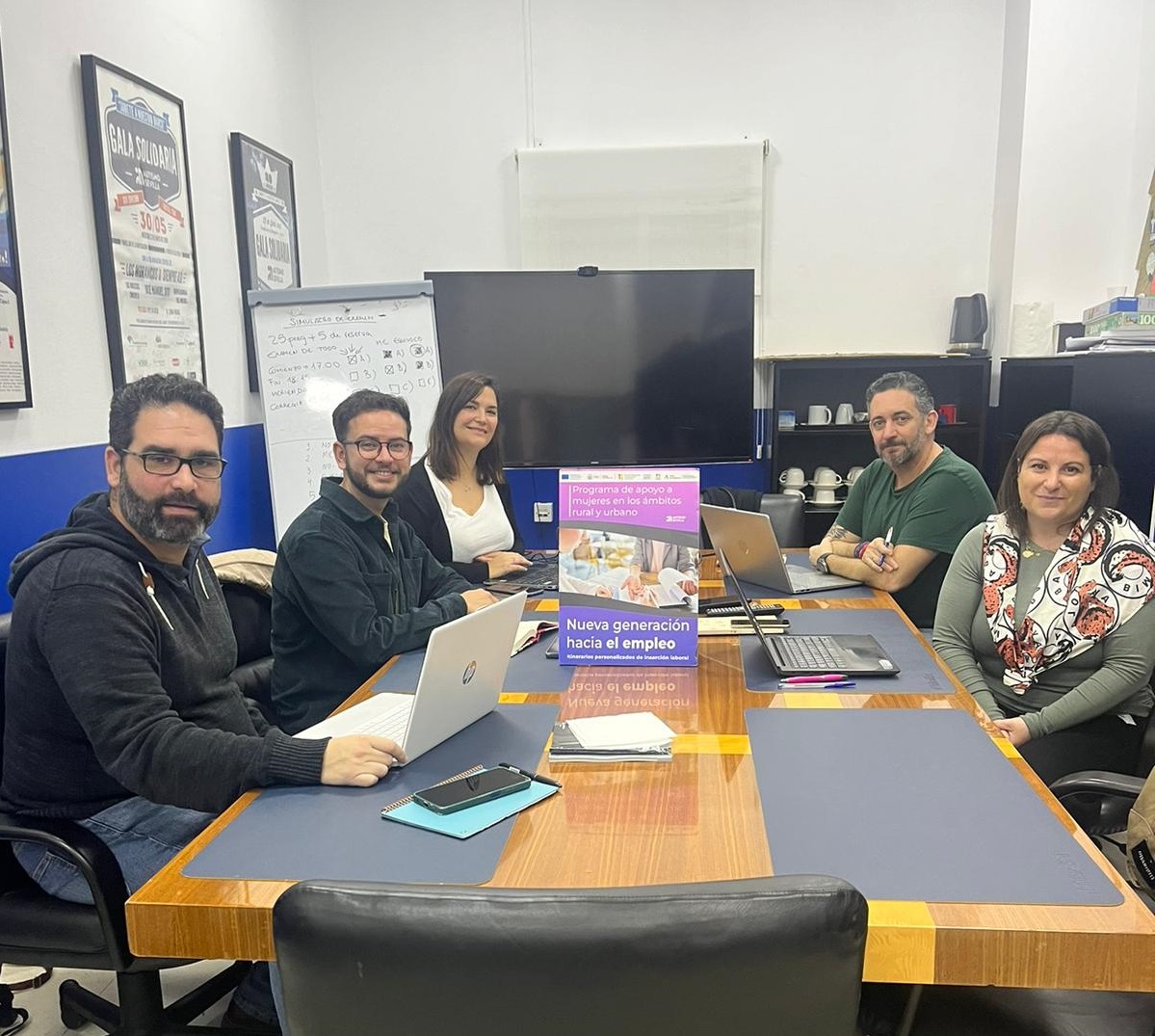 Autismo_Sevilla's tweet photo. Programa de Apoyo a mujeres en los ámbitos rural y urbano: éxito y datos positivos. 

Os damos en el blog buena cuenta de este proyecto, que está a punto de concluir. 

 👉 https://t.co/tTJpspwLNg https://t.co/urb5hptcY2