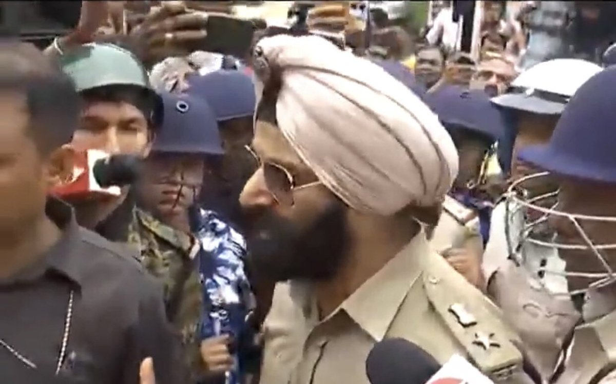 A big salute to IPS officer Jaspreet Singh for standing up for yourself, your profession & your dignity! 👏🏾♥️ You spoke not just for yourself but for all of us.

Jai Hind! 🇮🇳

#JaspreetSingh