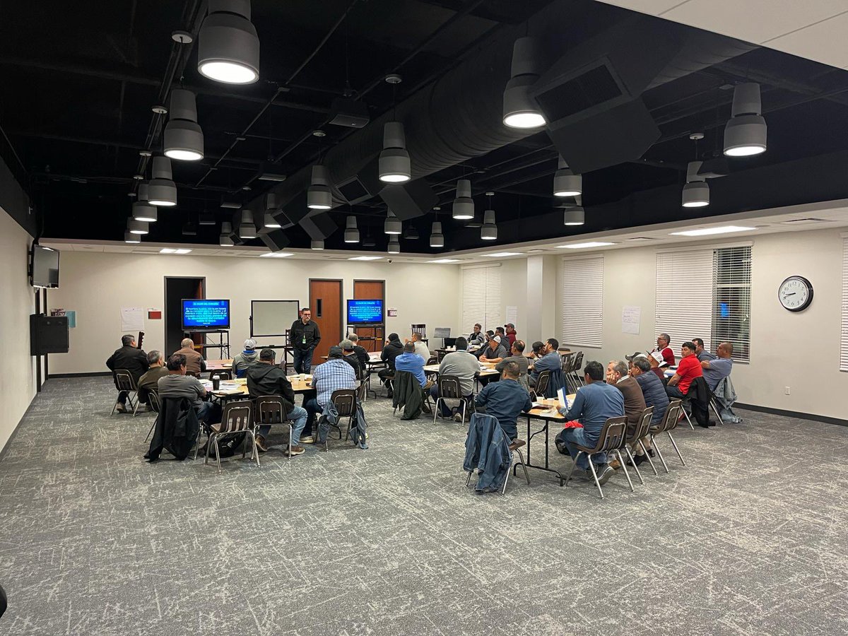 ArmandoAllen10's tweet photo. Arrancamos los módulos 1 y 3 de nuestro Discipulado para Hombres en @cfbcchampionsespanol, con más de 150 hombres registrados con gran entusiasmo y expectativas por lo que Dios tiene para nosotros en estas 6 semanas. https://t.co/1RriiolYab