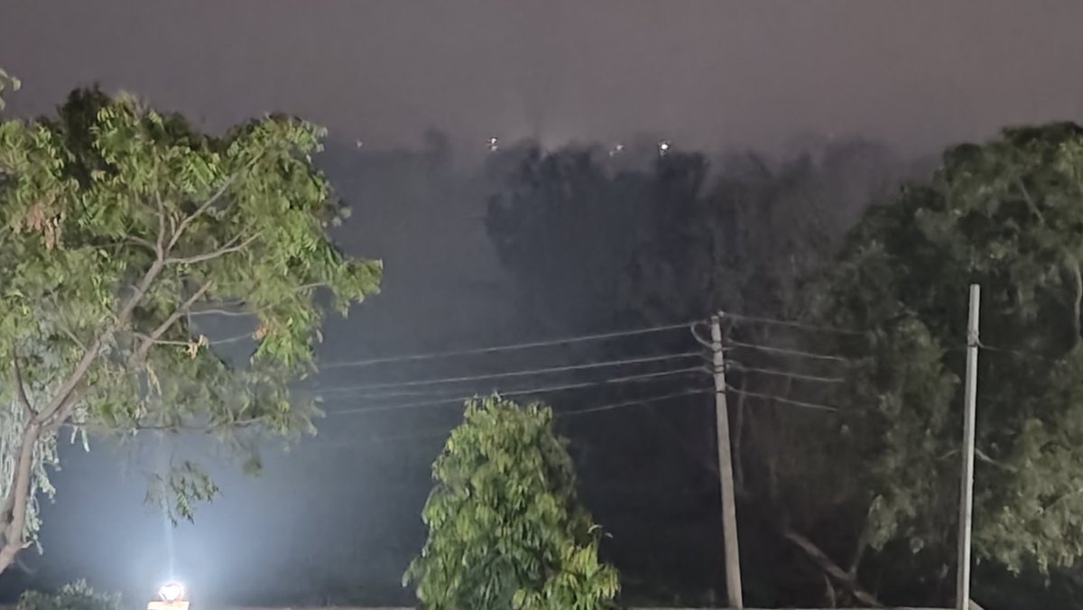 Yashpal Kasana (@kasanayashpal) on Twitter photo #गाजियाबाद
लोनी थाना क्षेत्र की चिरोड़ी व बंथला चौकी क्षेत्र में अवैध फैक्ट्री संचालित हो रही है,अवैध रूप से ई-वेस्ट जलाया जा रहा है<a href="/Uppolice/">UP POLICE</a>मेरे गांव शकलपुरा की तस्वीर देख लीजिए घरों में धुआं घुस गया है,इस स्थिति में तो हम सुबह उठ भी नहीं पायेंगे
#हेल्प
<a href="/dgpup/">DGP UP</a> <a href="/ghaziabadpolice/">POLICE COMMISSIONERATE GHAZIABAD</a> #गाजियाबाद
लोनी थाना क्षेत्र की चिरोड़ी व बंथला चौकी क्षेत्र में अवैध फैक्ट्री संचालित हो रही है,अवैध रूप से ई-वेस्ट जलाया जा रहा है<a href="/Uppolice/">UP POLICE</a>मेरे गांव शकलपुरा की तस्वीर देख लीजिए घरों में धुआं घुस गया है,इस स्थिति में तो हम सुबह उठ भी नहीं पायेंगे
#हेल्प
<a href="/dgpup/">DGP UP</a> <a href="/ghaziabadpolice/">POLICE COMMISSIONERATE GHAZIABAD</a>