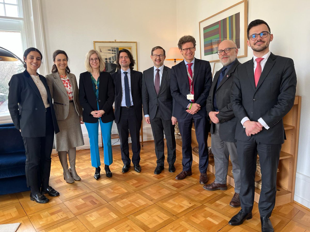 Fruitful working lunch with the heads of the Geneva centers @DCAF_Geneva, @TheGCSP, @SmallArmsSurvey, @theGICHD to discuss the strengthening of our cooperation for security and #disarmament