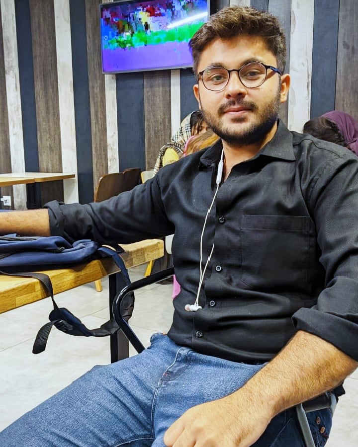 ڈھونڈو گے اگر تو راستہ ملے گا
منزلوں کی فطرت ہے خود چل کر نہیں آتی
#Thaheem