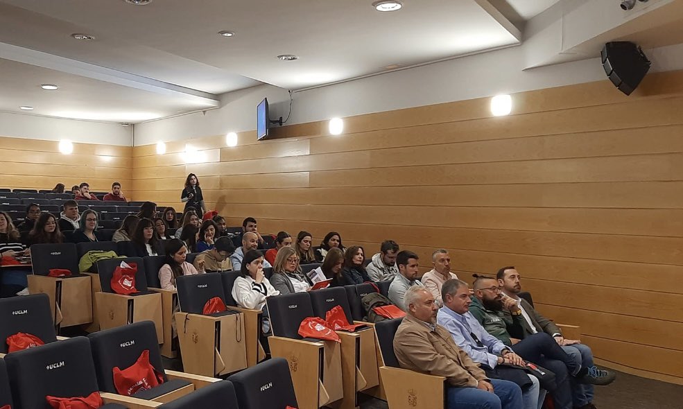 La facultad de Ciencias Sociales de Cuenca ha organizado hoy el III Tourism Day en el que hemos podido presentar el Parque Toroverde Cuenca y explicar nuestra visión sobre Cuenca como destino de Ecoturismo y Aventura junto con otras empresas del sector. Todo un placer.