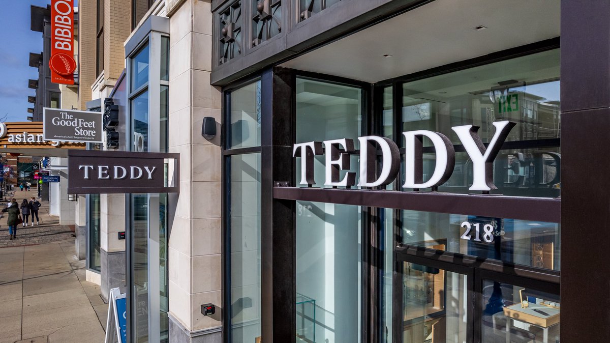 Great news! Teddy Baldassarre is NOW OPEN here at Crocker Park!!! ⌚️ This flagship luxury boutique offers a curated collection of the world’s finest timepieces! Stop in to see the new space and shop today. #NowOpen #Watches #CrockerPark