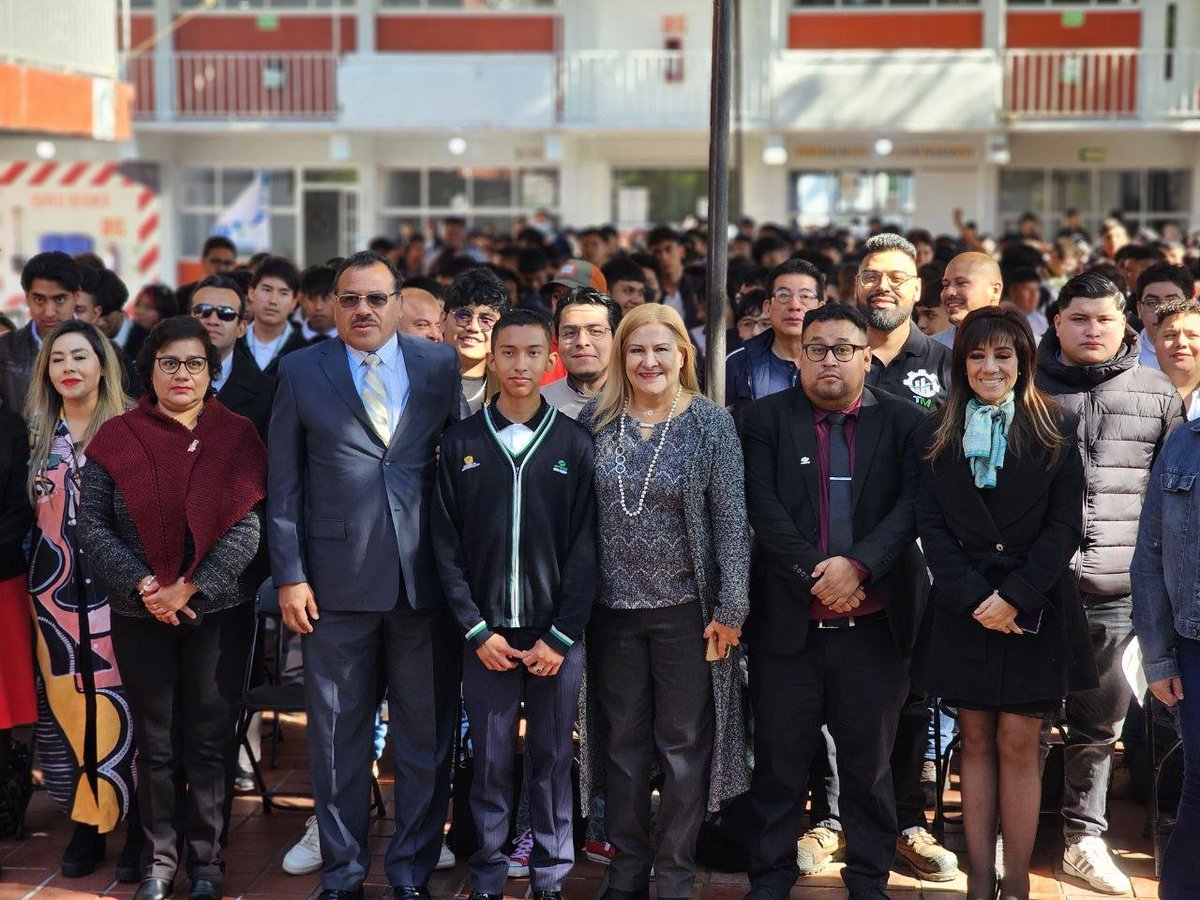 Conalep_Edomex's tweet photo. 🔝¡Nos preparamos para el futuro, rumbo a una experiencia educativa que te aliste para el mundo laboral real! 🌎💥

Celebramos la inauguración del programa piloto de "Interacción académica-industrial", laboratorio #CISCO y club de robótica 🤖

#25AñosApasionadamente https://t.co/GGJwYqi0q2