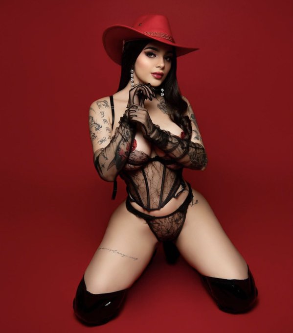 S&iacute;gueme en mi Instagram y te mando un video mand&aacute;ndote un saludo muy sexi 😈❤️&zwj;🔥  https://t.co/l3bcFbxjvq