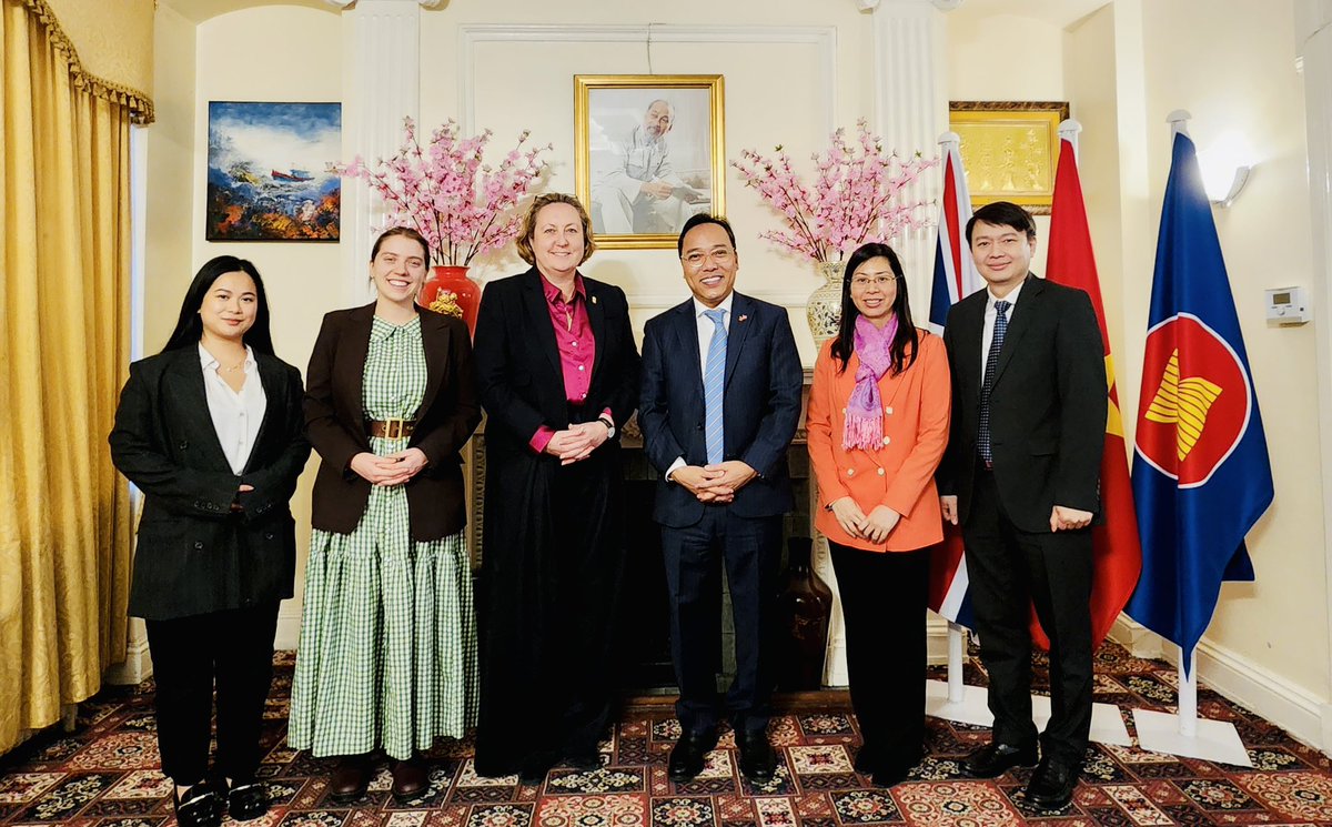 Delighted to welcome The Rt Hon Anne-Marie Trevelyan MP, Minister of State for Indo-Pacific @annietrev. Great discussion to effectively enhance 🇻🇳🇬🇧Strategic Partnership focusing on trade, education, climate and maritime security