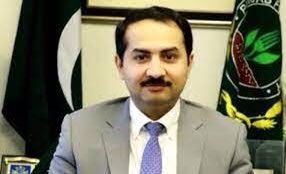 اس پکڑنے میں سیکورٹی اداروں کی مدد کریں

یہ شخص ڈی سی اسلام آباد ہے ۔ یہ جس کو بھی کہیں بھی نظر ائے اسے اسلام آباد ہائی کورٹ میں پیش کریں۔۔ 

اس پوسٹ کو زیادہ سے زیادہ شیئر کرو۔۔