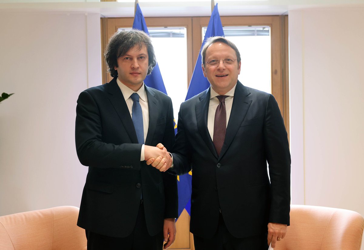 PM_Kobakhidze's tweet photo. Pleased to meet w/@OliverVarhelyi in🇧🇪. Highlighted 🇬🇪's high potential in the global connectivity map &amp; role in promoting regional peace &amp; stability.  We remain confident that the 🇪🇺 will continue standing by 🇬🇪 to move forward successfully to the next phases of 🇪🇺 accession. https://t.co/lEm7rCEpg1