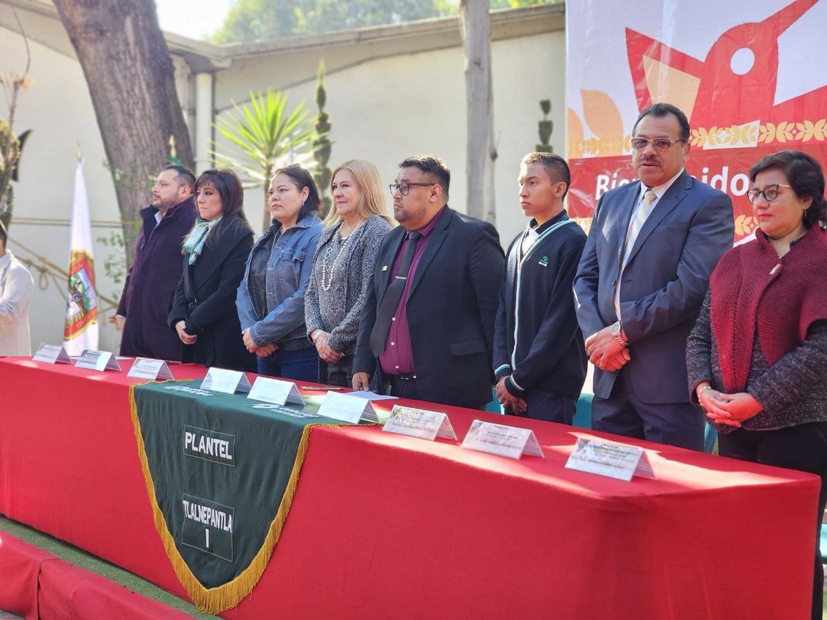 Conalep_Edomex's tweet photo. 🔝¡Nos preparamos para el futuro, rumbo a una experiencia educativa que te aliste para el mundo laboral real! 🌎💥

Celebramos la inauguración del programa piloto de "Interacción académica-industrial", laboratorio #CISCO y club de robótica 🤖

#25AñosApasionadamente https://t.co/GGJwYqi0q2