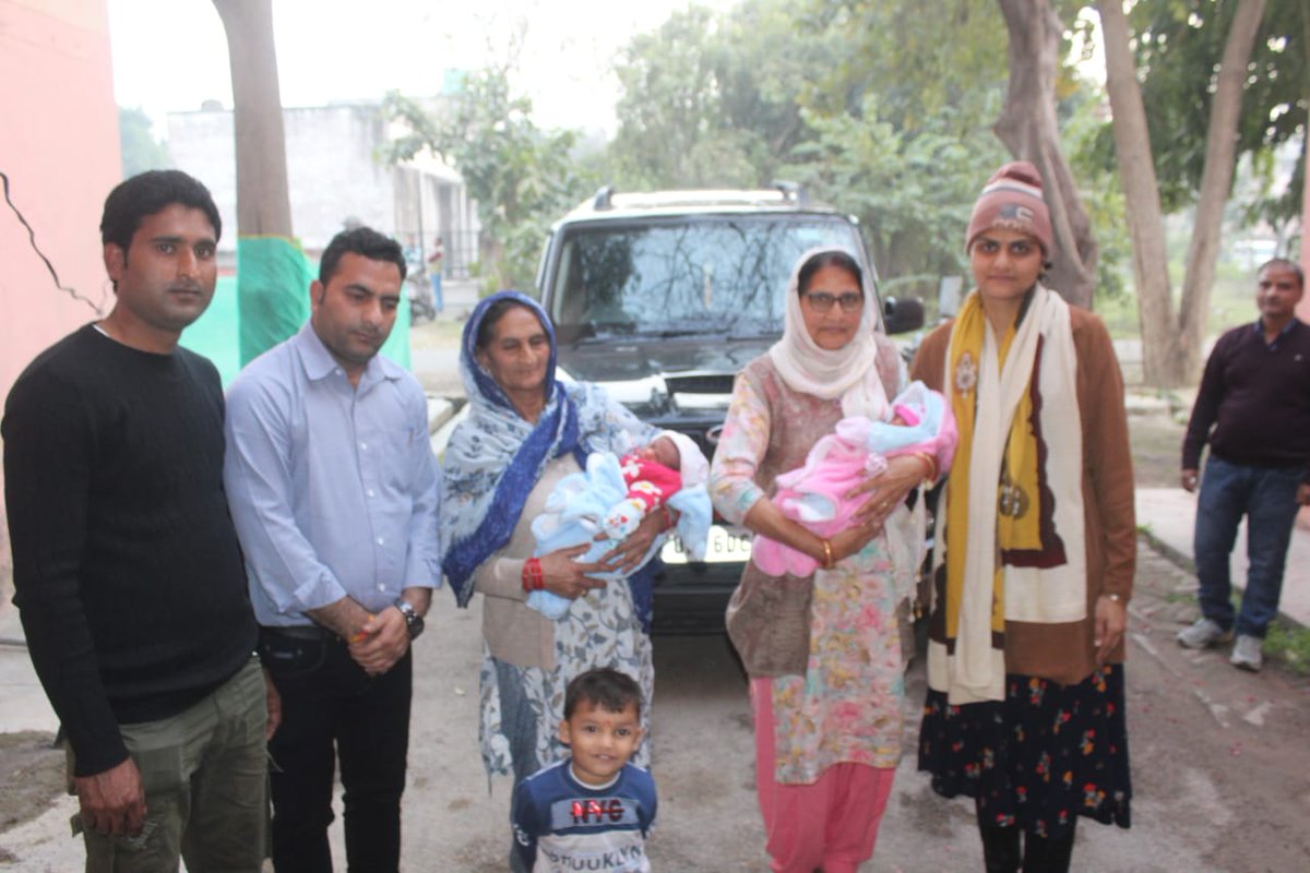 भरपूर खुशी और प्यार से भरे दिल के साथ, हम सभी को यह बताते हुए खुशी हो रही है कि 16 फरवरी2024 को, पत्नी हिमानी ने  जुड़वा बेटों को जन्म दिया बच्चों का इस दुनिया में स्वागत है!
हम अपने जीवन के इस खूबसूरत समय में आपका आशीर्वाद और शुभकामनाएं चाहते हैं।